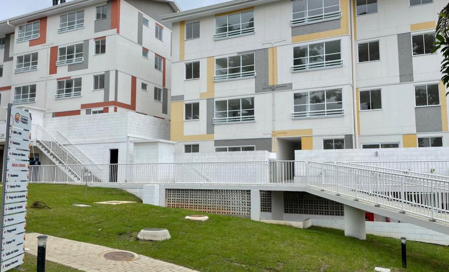 Cohapar entrega residencial com 184 casas e apartamentos em Curitiba