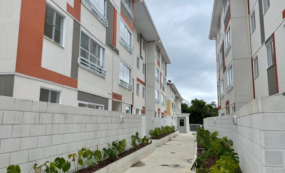 Cohapar entrega residencial com 184 casas e apartamentos em Curitiba