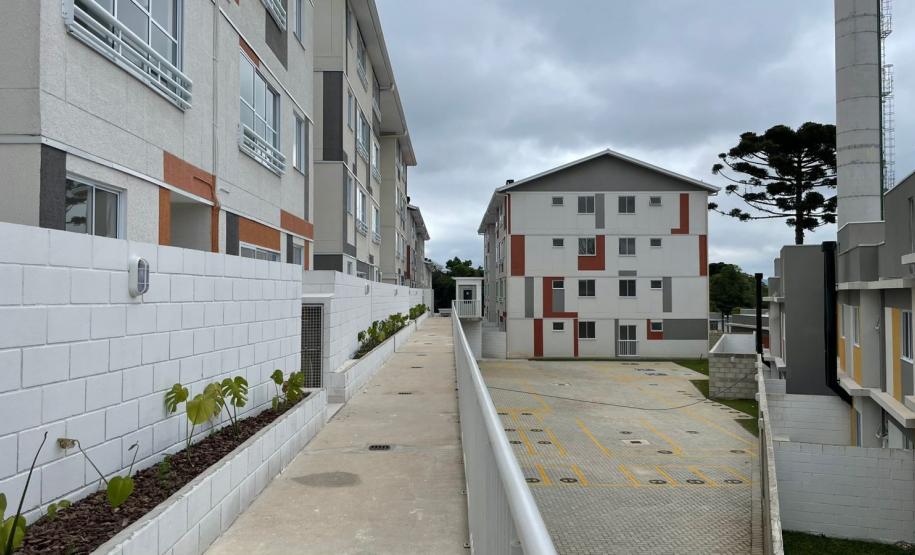 Cohapar entrega residencial com 184 casas e apartamentos em Curitiba