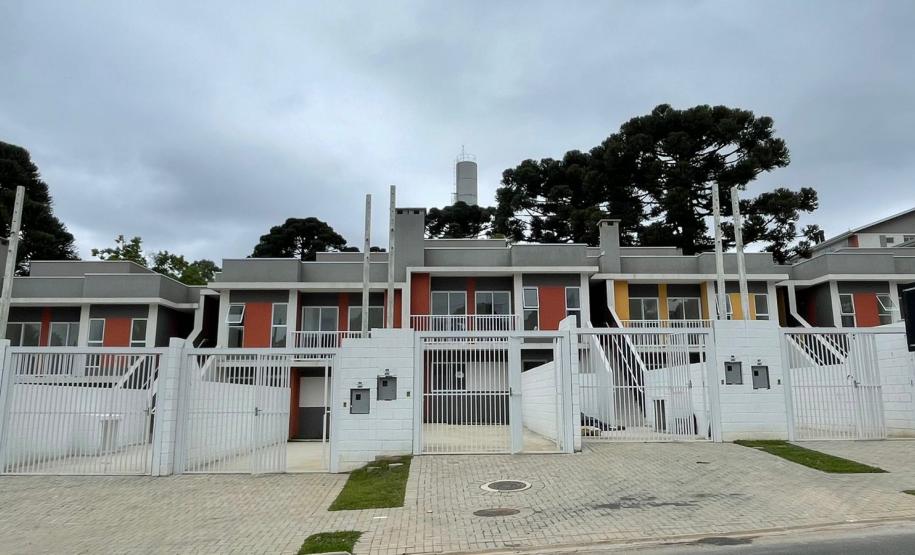 Cohapar entrega residencial com 184 casas e apartamentos em Curitiba