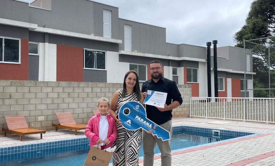 Cohapar entrega residencial com 184 casas e apartamentos em Curitiba