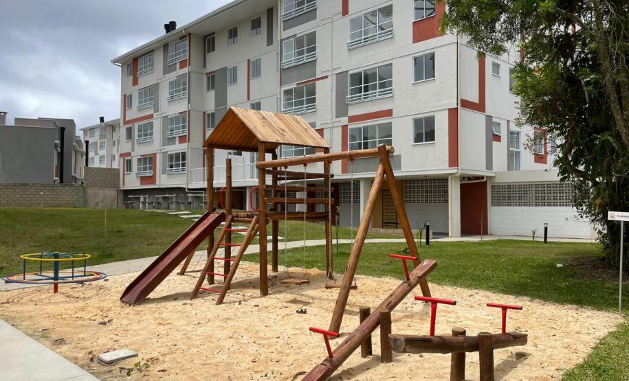 Cohapar entrega residencial com 184 casas e apartamentos em Curitiba