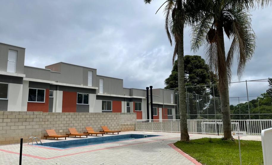 Cohapar entrega residencial com 184 casas e apartamentos em Curitiba