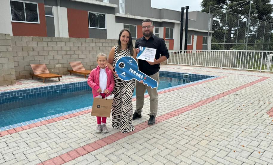 Cohapar entrega residencial com 184 casas e apartamentos em Curitiba