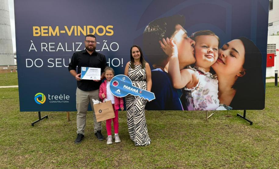 Cohapar entrega residencial com 184 casas e apartamentos em Curitiba