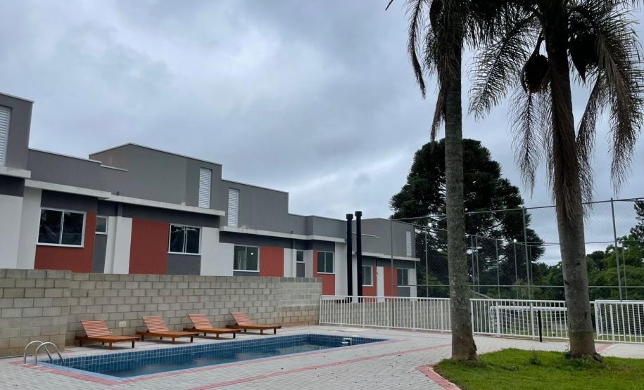 Cohapar entrega residencial com 184 casas e apartamentos em Curitiba