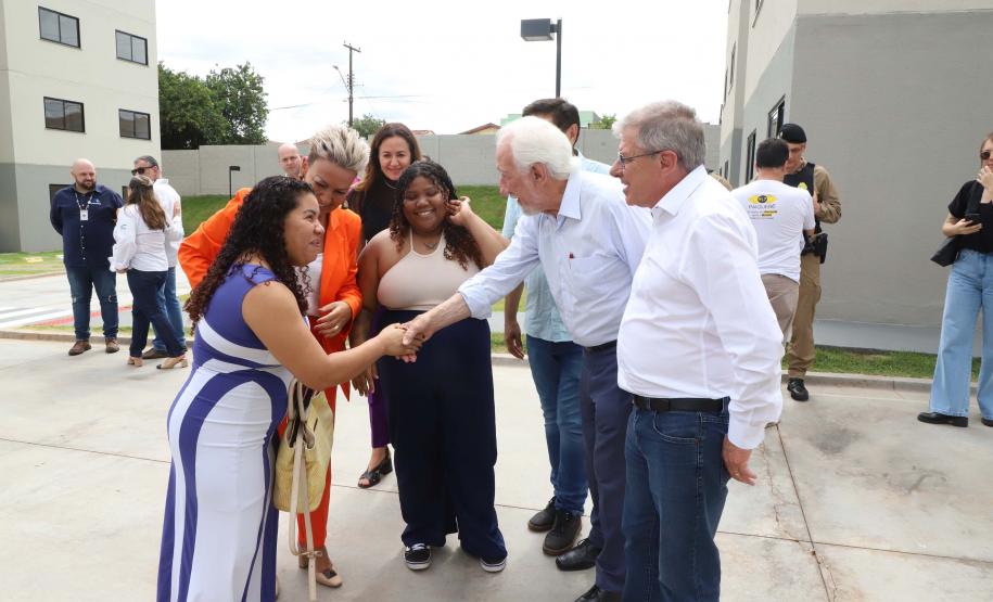 Programa Casa Fácil: vice-governador entrega residencial com 240 unidades em Londrina