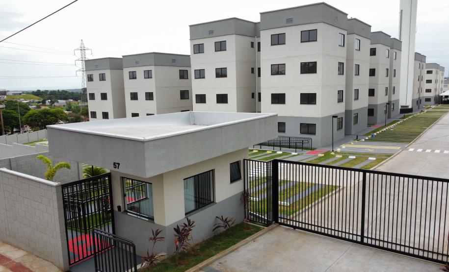 Programa Casa Fácil: vice-governador entrega residencial com 240 unidades em Londrina