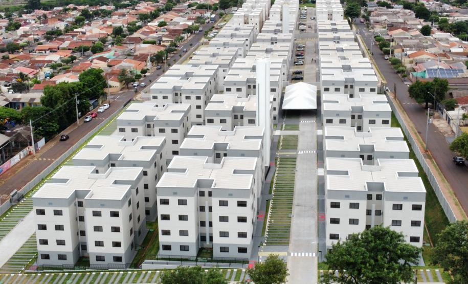 Programa Casa Fácil: vice-governador entrega residencial com 240 unidades em Londrina