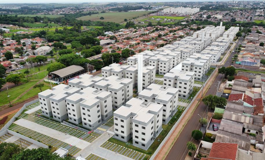 Programa Casa Fácil: vice-governador entrega residencial com 240 unidades em Londrina