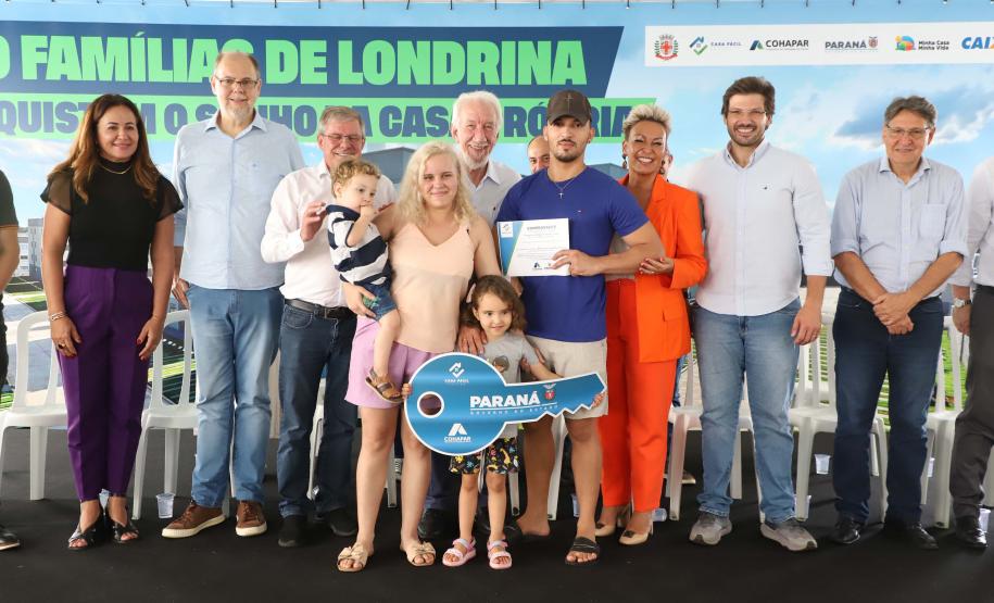 Programa Casa Fácil: vice-governador entrega residencial com 240 unidades em Londrina
