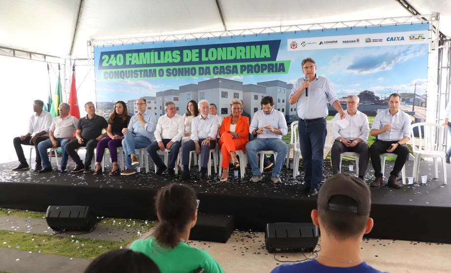Programa Casa Fácil: vice-governador entrega residencial com 240 unidades em Londrina