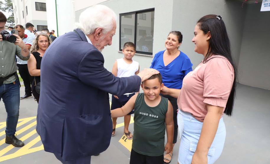 Programa Casa Fácil: vice-governador entrega residencial com 240 unidades em Londrina