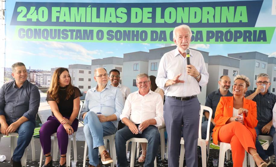 Programa Casa Fácil: vice-governador entrega residencial com 240 unidades em Londrina