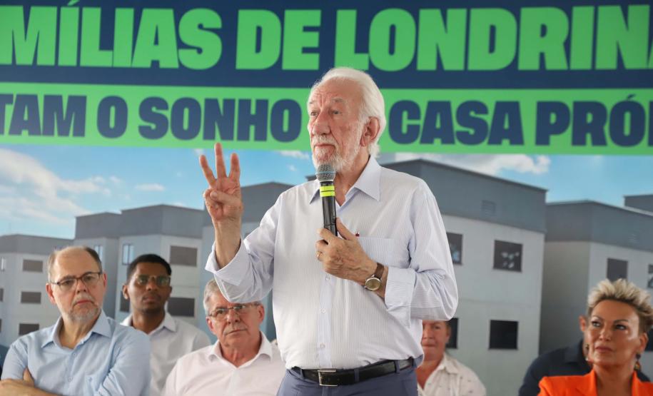 Programa Casa Fácil: vice-governador entrega residencial com 240 unidades em Londrina