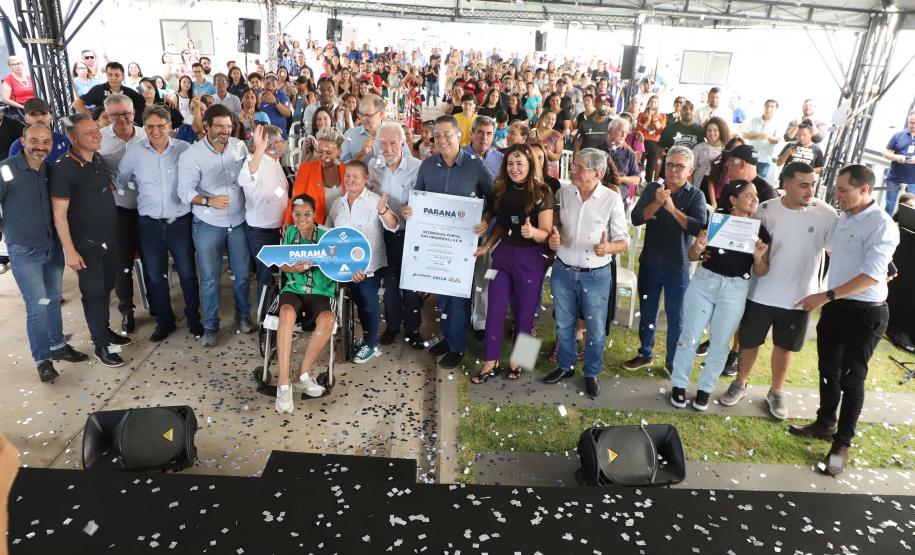 Programa Casa Fácil: vice-governador entrega residencial com 240 unidades em Londrina