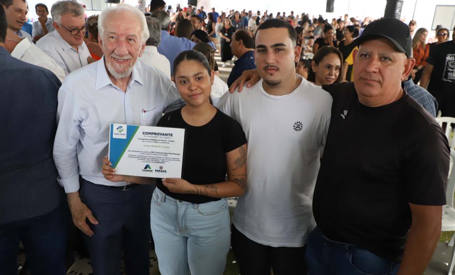 Programa Casa Fácil: vice-governador entrega residencial com 240 unidades em Londrina