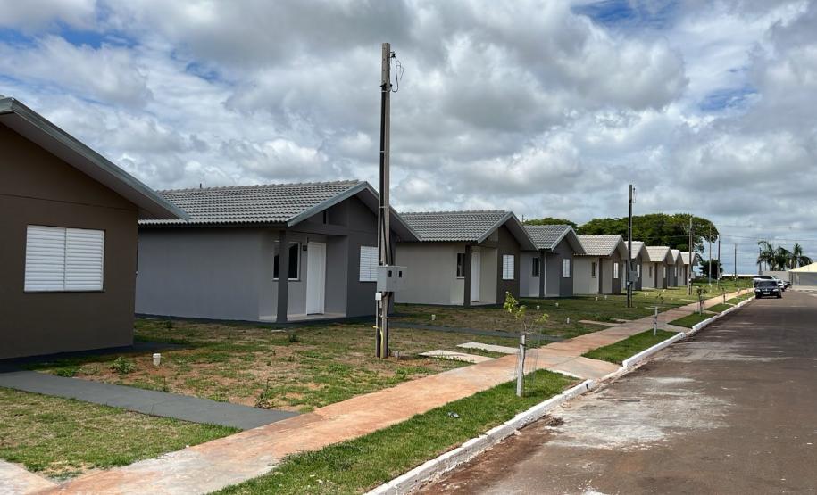 62 famílias de Loanda recebem as chaves da casa própria com ajuda do Governo do Estado