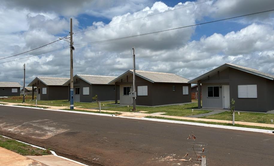 62 famílias de Loanda recebem as chaves da casa própria com ajuda do Governo do Estado