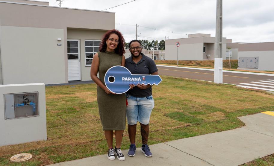 499 famílias de Ponta Grossa recebem chaves da casa própria com apoio do Estado