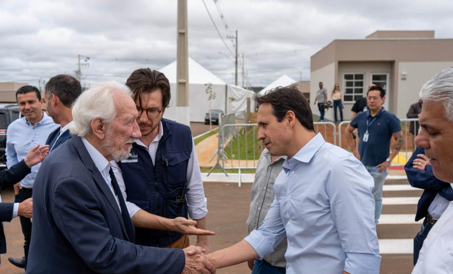 499 famílias de Ponta Grossa recebem chaves da casa própria com apoio do Estado