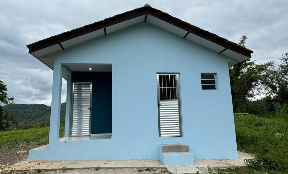 Cohapar entrega moradias para famílias quilombolas de Guaraqueçaba