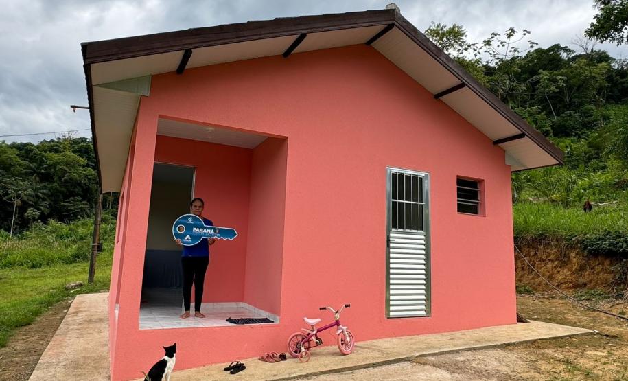 Cohapar entrega moradias para famílias quilombolas de Guaraqueçaba