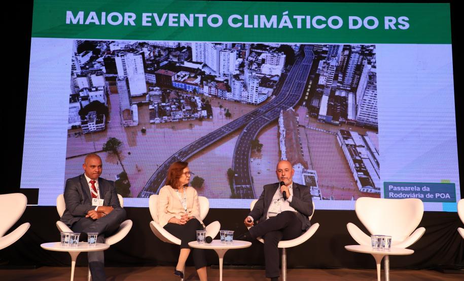Painéis debatem programas, parcerias e fontes de financiamento para habitação
