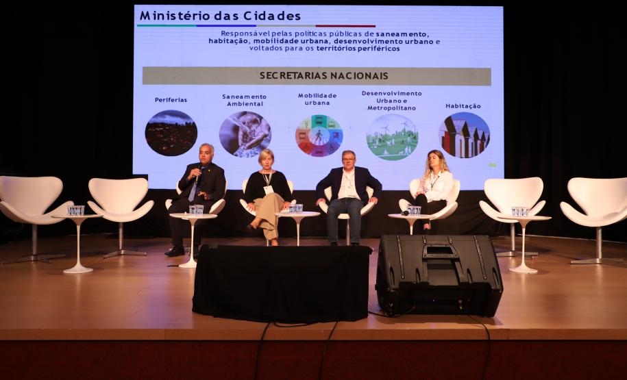Painéis debatem programas, parcerias e fontes de financiamento para habitação