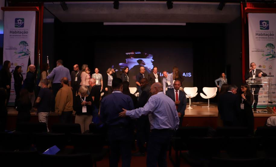 Painéis debatem programas, parcerias e fontes de financiamento para habitação