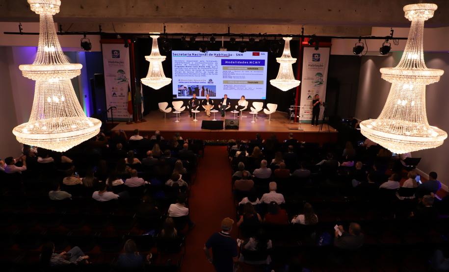 Painéis debatem programas, parcerias e fontes de financiamento para habitação
