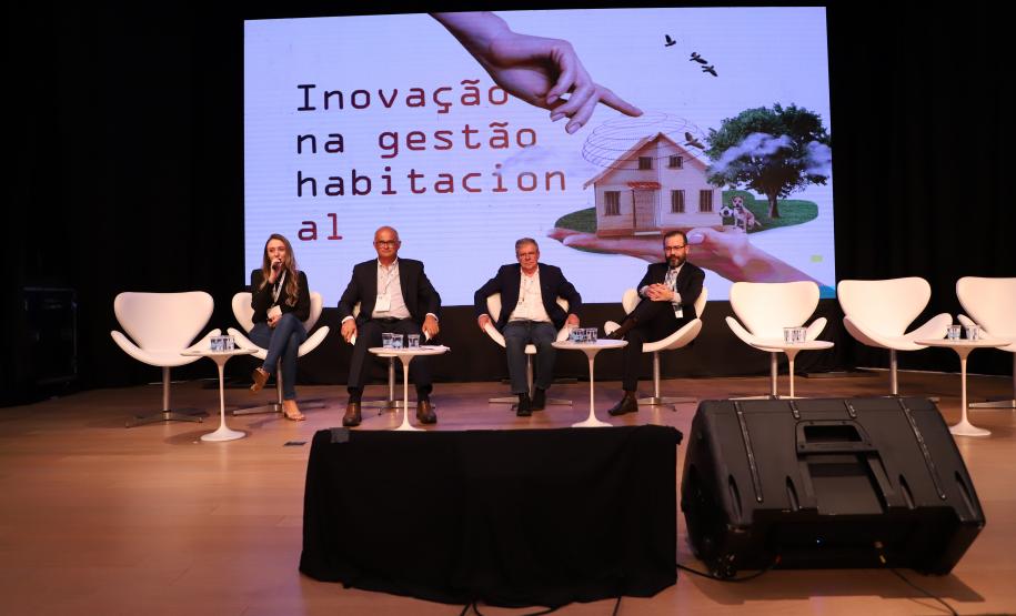 Painéis debatem programas, parcerias e fontes de financiamento para habitação