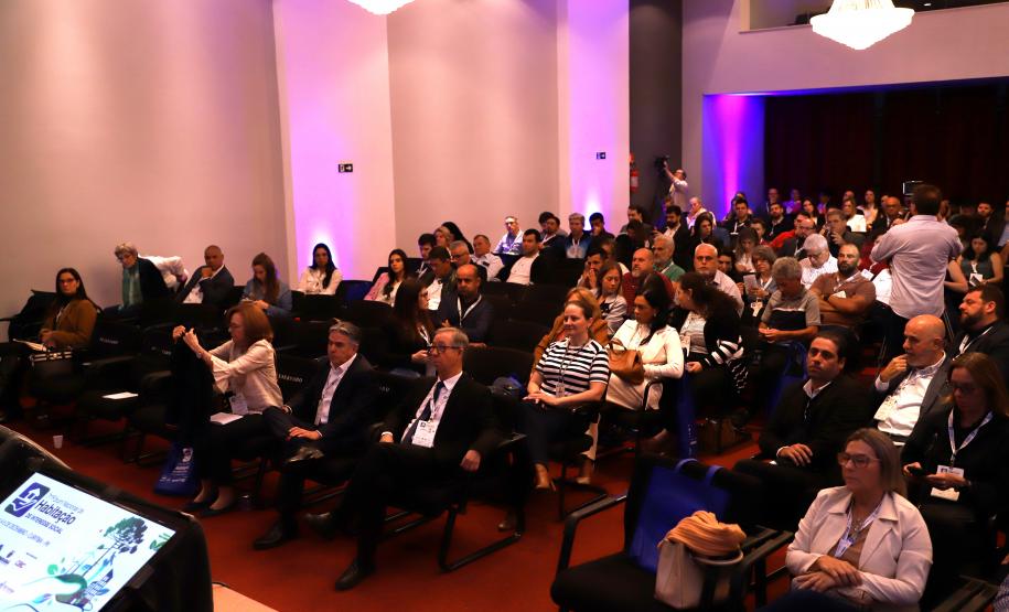 Painéis debatem programas, parcerias e fontes de financiamento para habitação