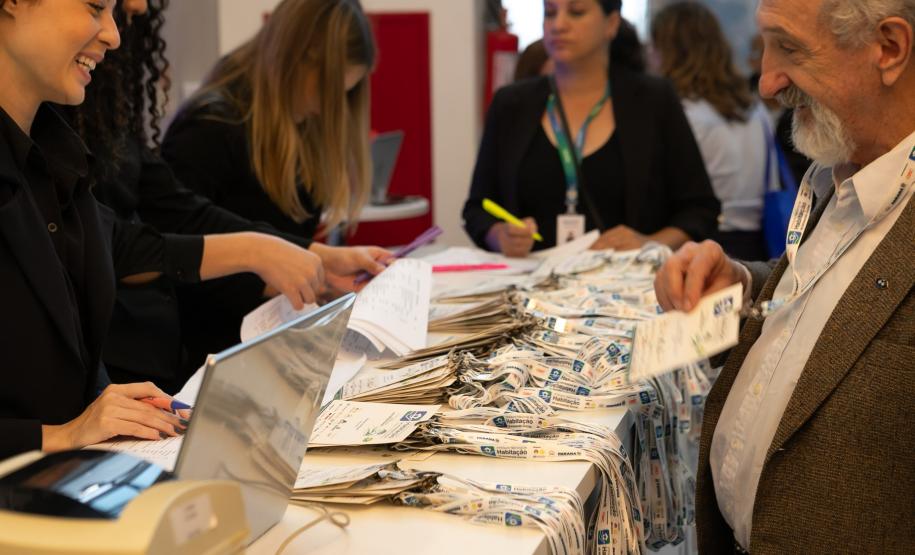 R$ 1,7 bilhão: Paraná firma convênio com BID e Caixa para novas fases do Casa Fácil