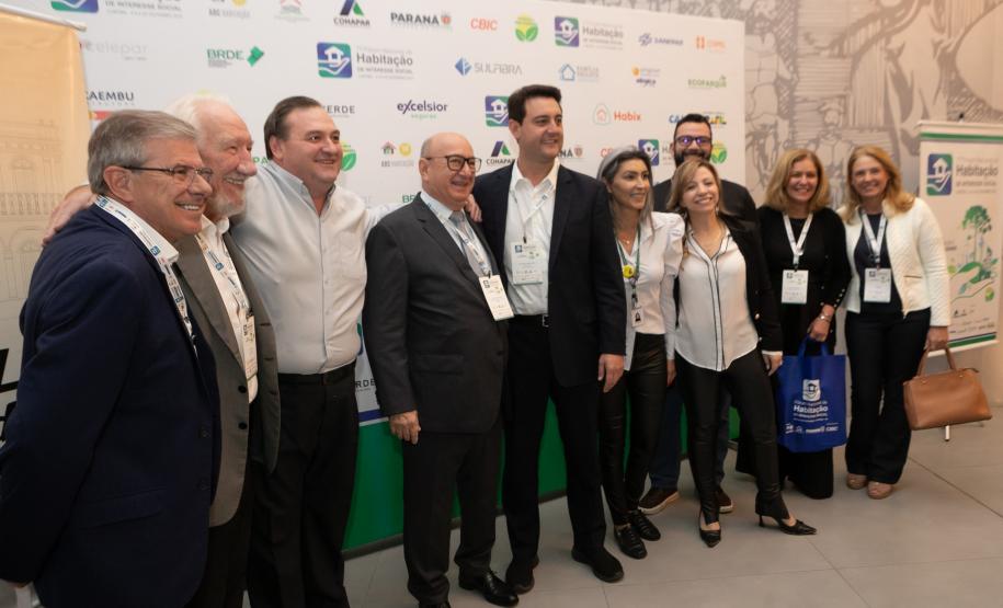 R$ 1,7 bilhão: Paraná firma convênio com BID e Caixa para novas fases do Casa Fácil