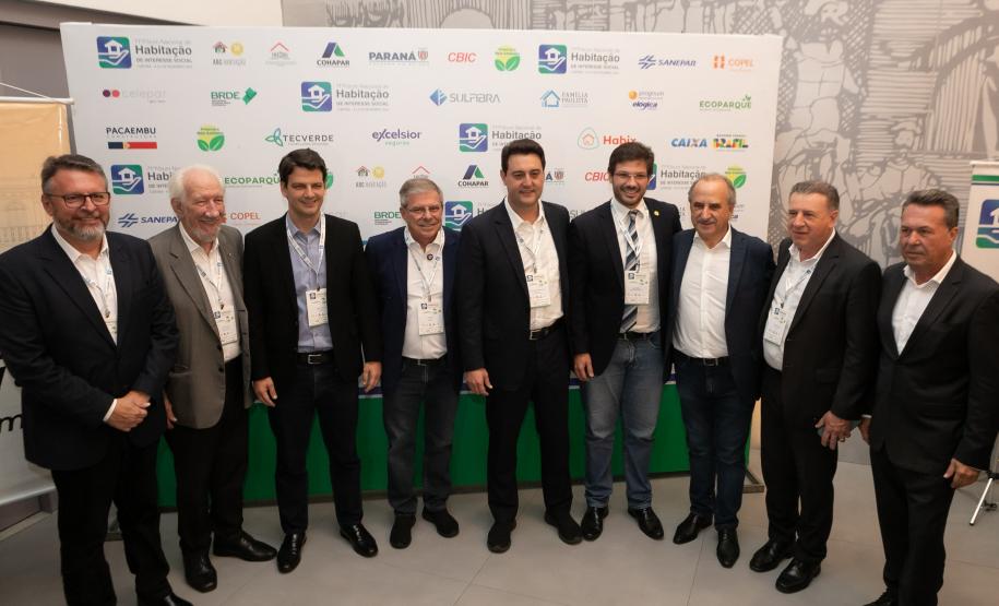 R$ 1,7 bilhão: Paraná firma convênio com BID e Caixa para novas fases do Casa Fácil