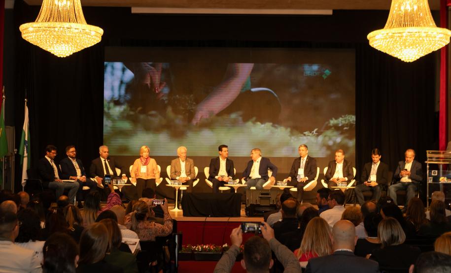 R$ 1,7 bilhão: Paraná firma convênio com BID e Caixa para novas fases do Casa Fácil