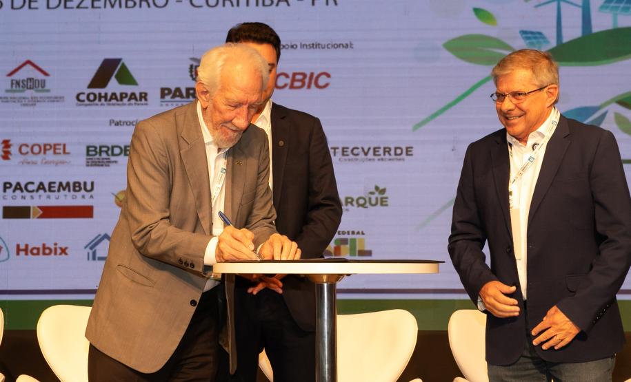 R$ 1,7 bilhão: Paraná firma convênio com BID e Caixa para novas fases do Casa Fácil