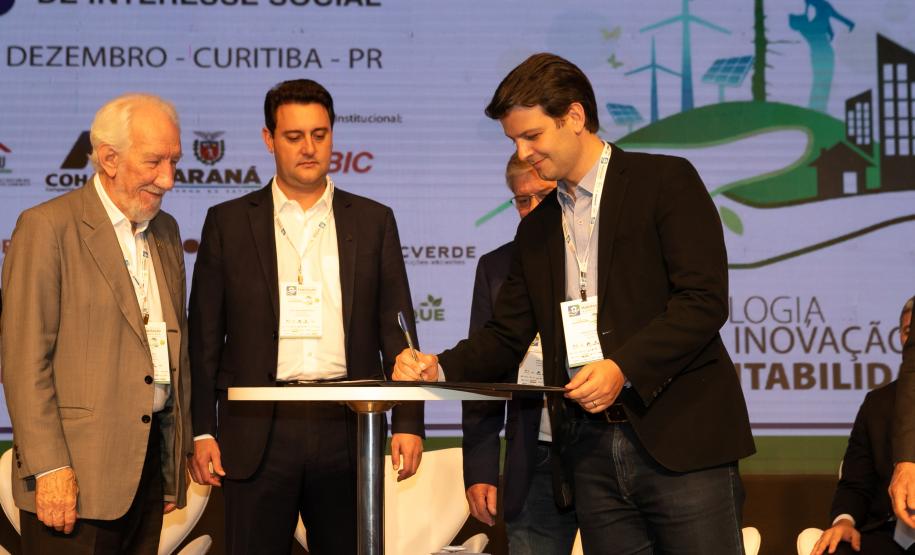 R$ 1,7 bilhão: Paraná firma convênio com BID e Caixa para novas fases do Casa Fácil