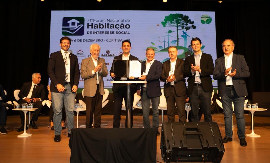 R$ 1,7 bilhão: Paraná firma convênio com BID e Caixa para novas fases do Casa Fácil