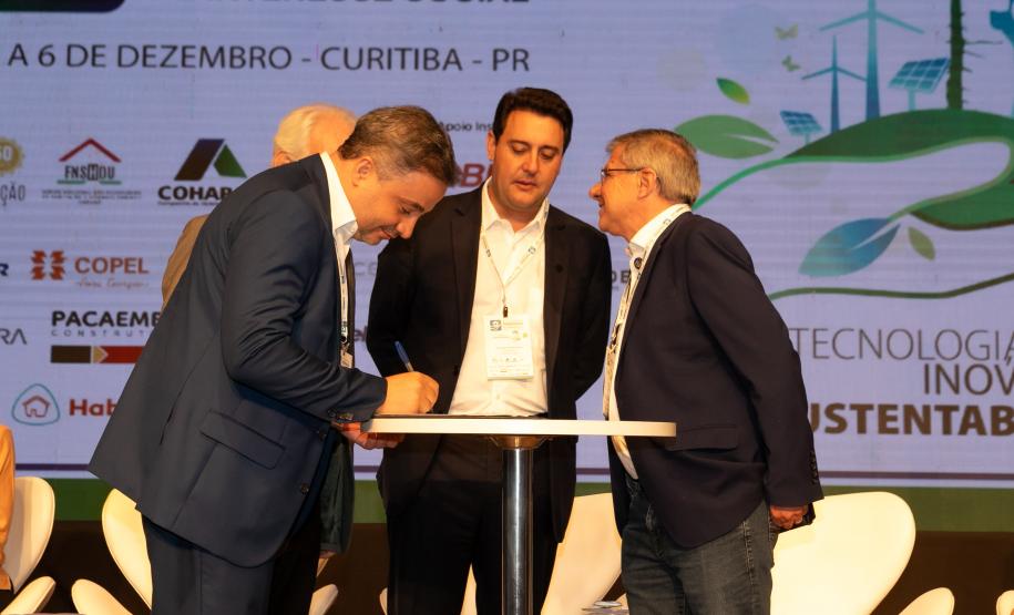 R$ 1,7 bilhão: Paraná firma convênio com BID e Caixa para novas fases do Casa Fácil