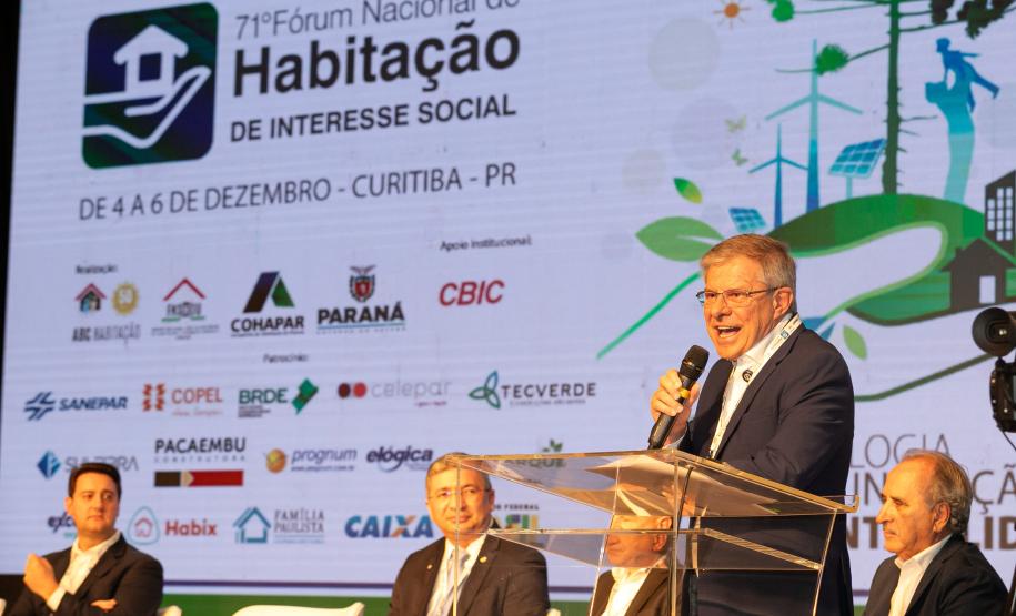 R$ 1,7 bilhão: Paraná firma convênio com BID e Caixa para novas fases do Casa Fácil