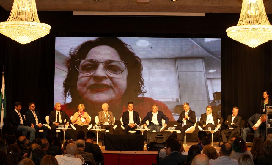 R$ 1,7 bilhão: Paraná firma convênio com BID e Caixa para novas fases do Casa Fácil