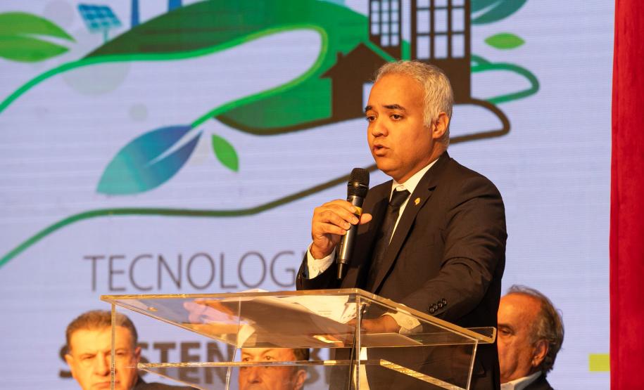 R$ 1,7 bilhão: Paraná firma convênio com BID e Caixa para novas fases do Casa Fácil