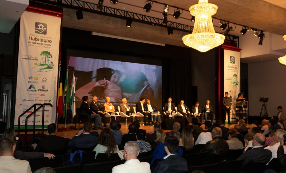 R$ 1,7 bilhão: Paraná firma convênio com BID e Caixa para novas fases do Casa Fácil