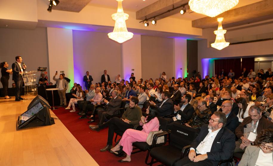 R$ 1,7 bilhão: Paraná firma convênio com BID e Caixa para novas fases do Casa Fácil