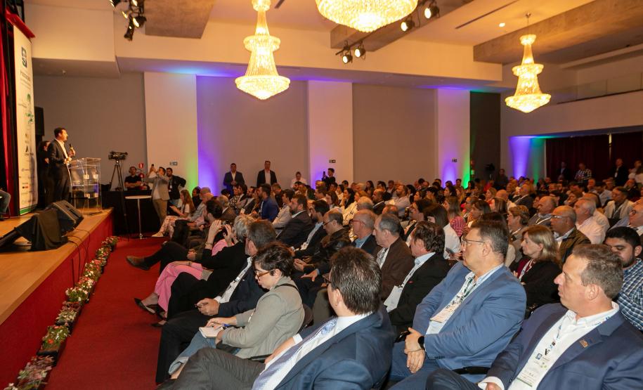 R$ 1,7 bilhão: Paraná firma convênio com BID e Caixa para novas fases do Casa Fácil