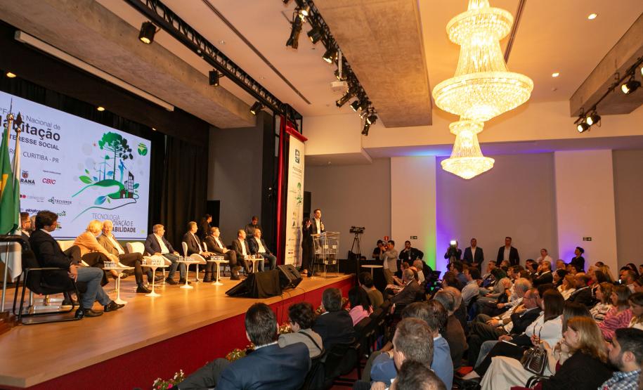 R$ 1,7 bilhão: Paraná firma convênio com BID e Caixa para novas fases do Casa Fácil