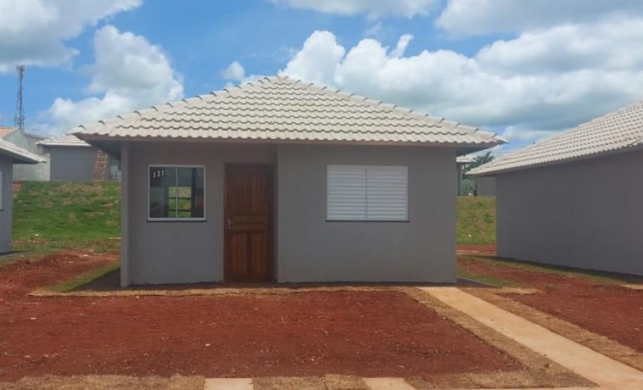 Com apoio do Estado, Cohapar entrega novas moradias para famílias de Andirá