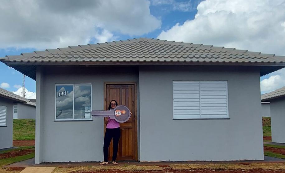 Com apoio do Estado, Cohapar entrega novas moradias para famílias de Andirá